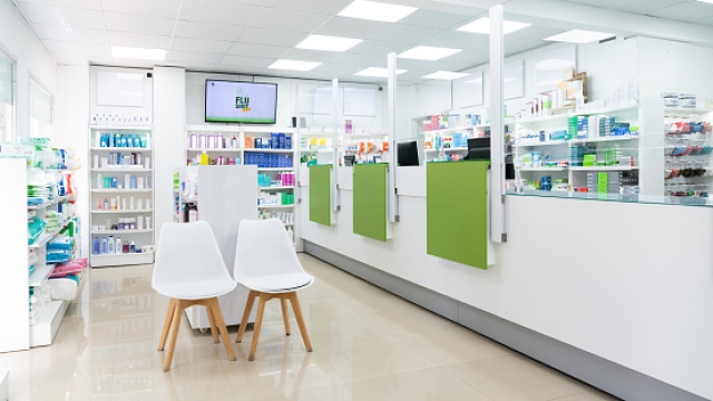 Navigating Health Insurance with UK Online Pharmacies